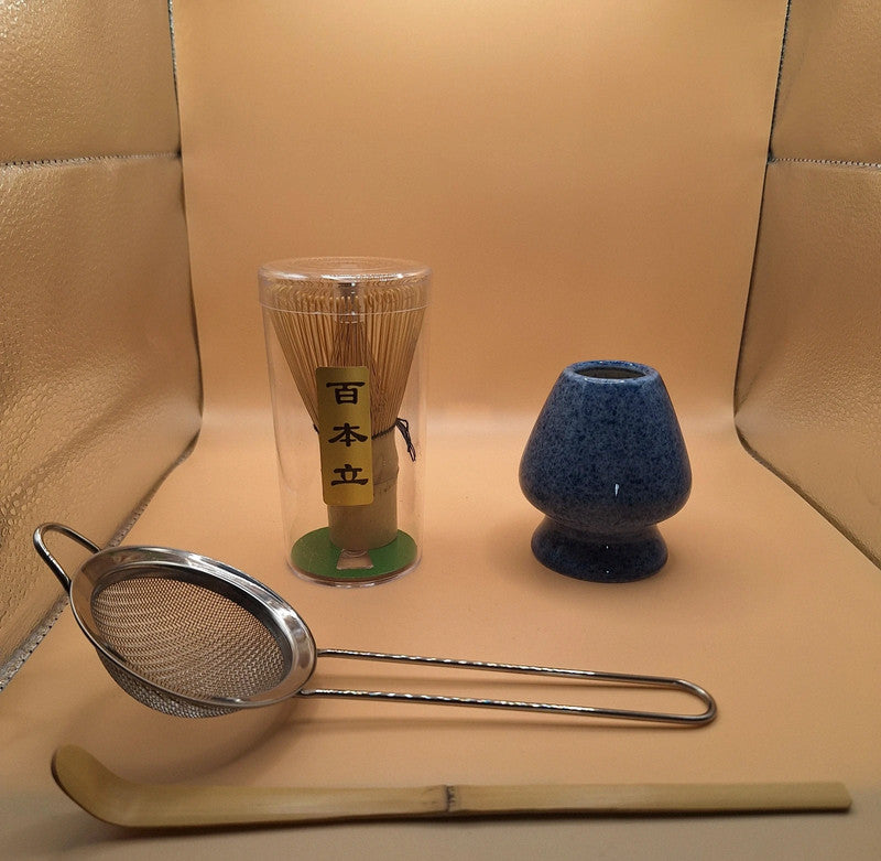 4-piece Matcha Set – Blue Holder with White Dots