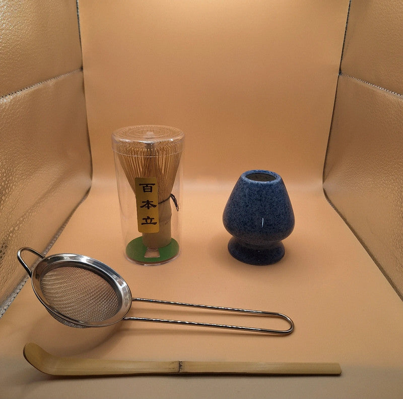 4-piece Matcha Set – Blue Holder with White Dots