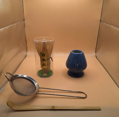 4-piece Matcha Set – Blue Holder with White Dots