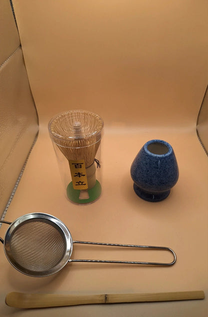 4-piece Matcha Set – Blue Holder with White Dots
