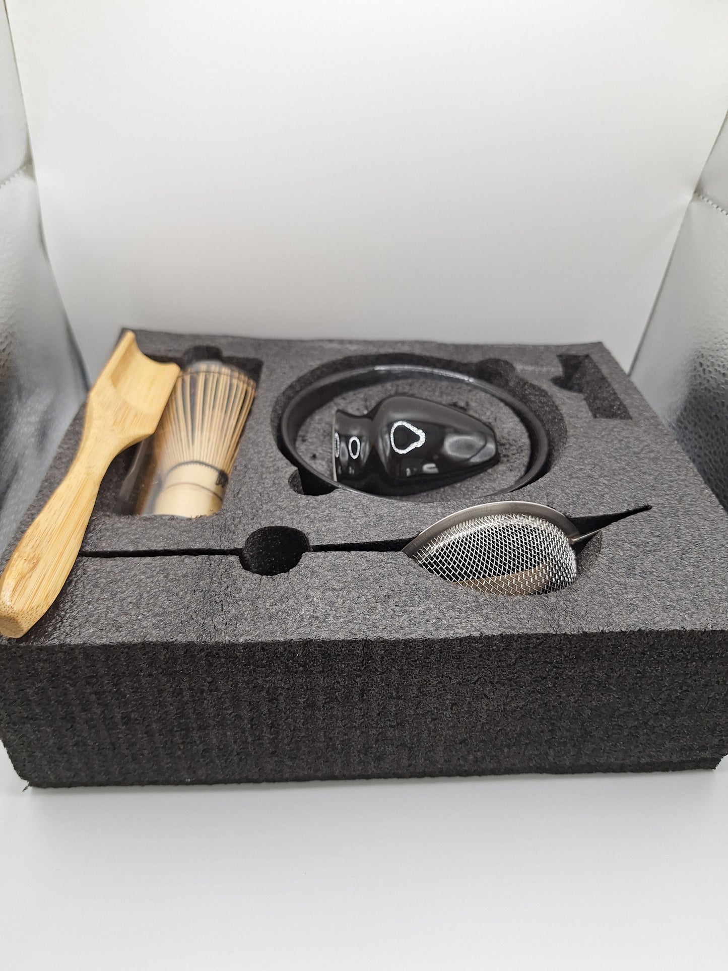 Sumi no Chakai 墨の茶会 – L’Art du Matcha en Noir Profond