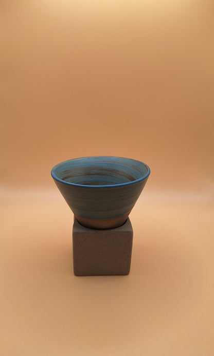 🌿 Magnifique Tasse à Café Conique en Céramique – Cyan & Marron – Avec Support -
