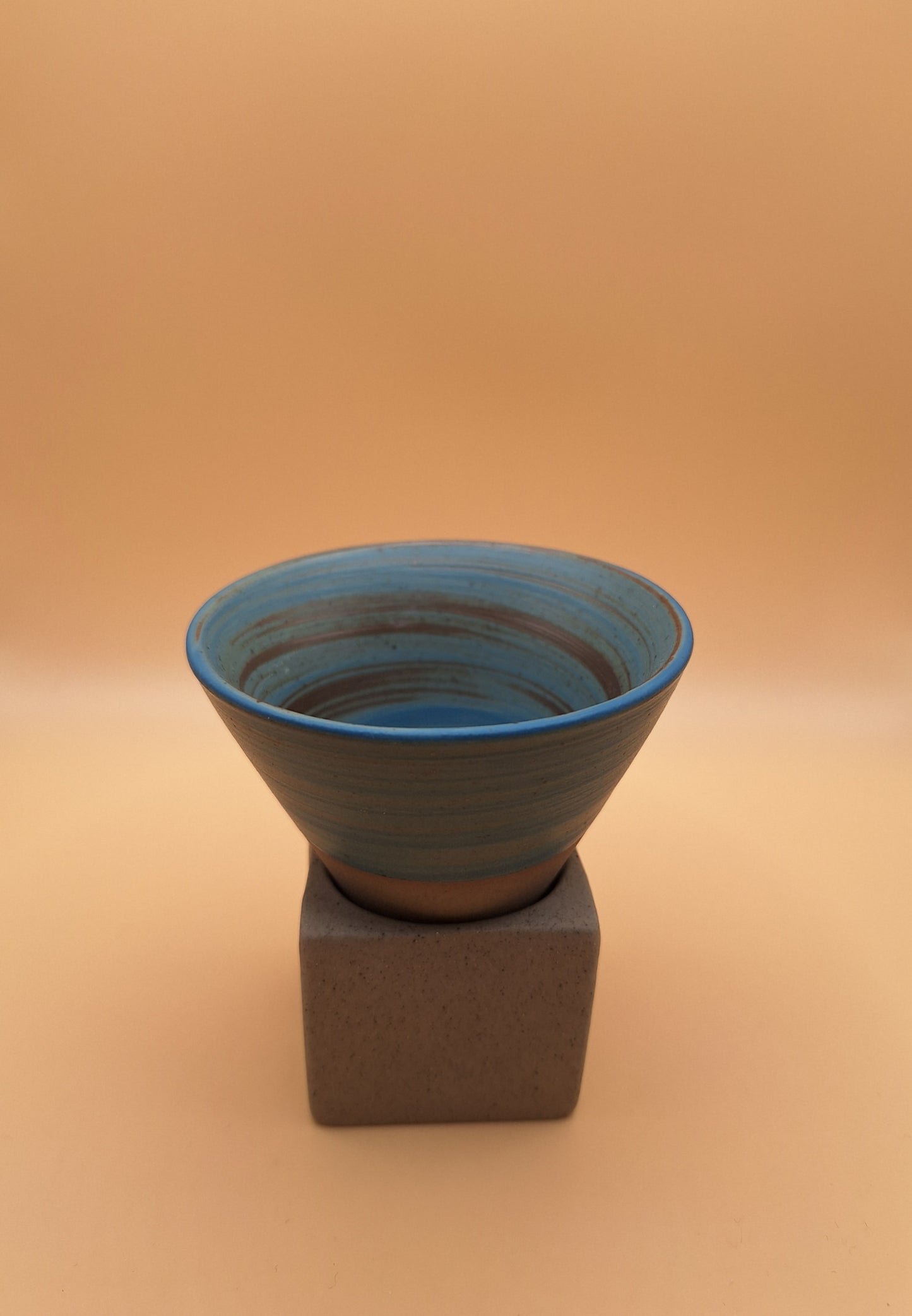 🌿 Magnifique Tasse à Café Conique en Céramique – Cyan & Marron – Avec Support -