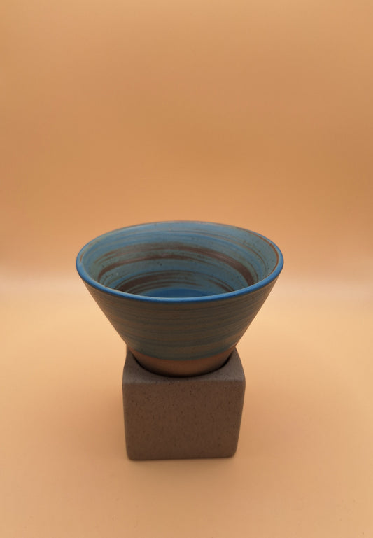 🌿 Magnifique Tasse à Café Conique en Céramique – Cyan & Marron – Avec Support -