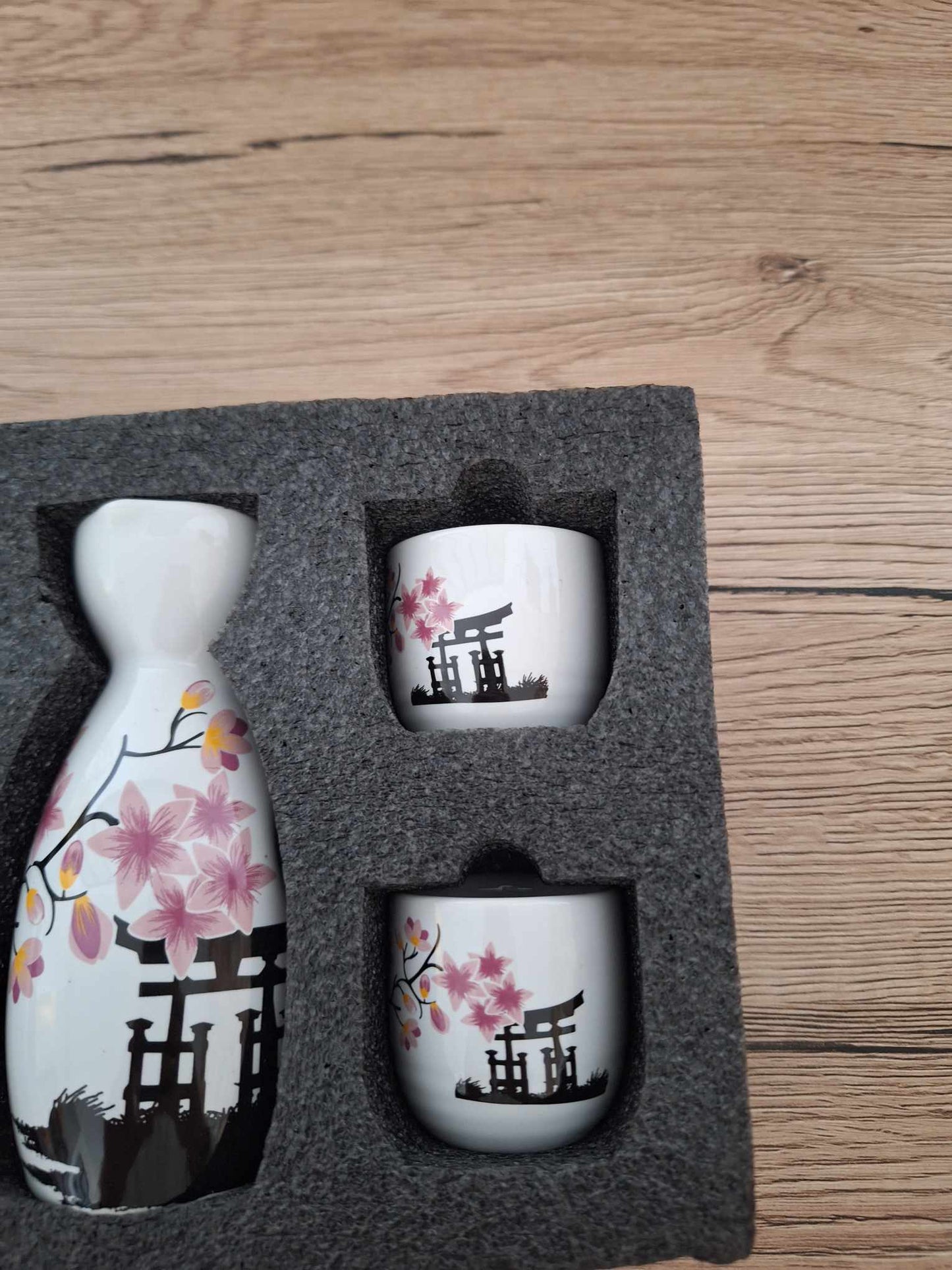 🌸✨ Beautiful Hand Painted Ceramic Japanese Sake Set 6 Pieces Ceramic ✨🌸