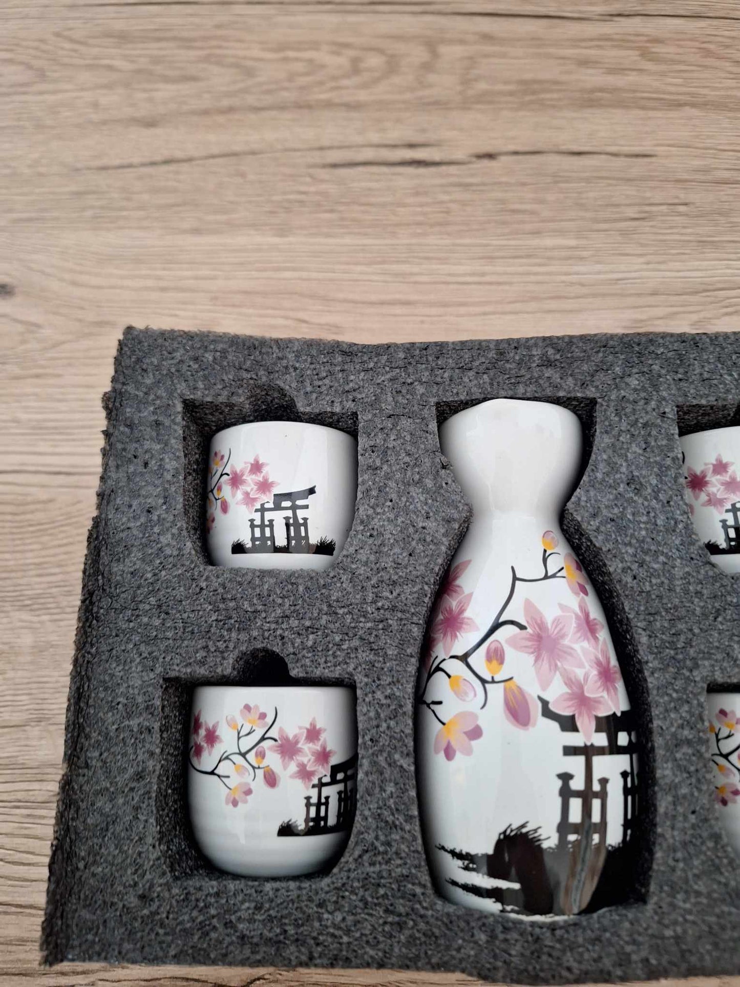 🌸✨ Beautiful Hand Painted Ceramic Japanese Sake Set 6 Pieces Ceramic ✨🌸