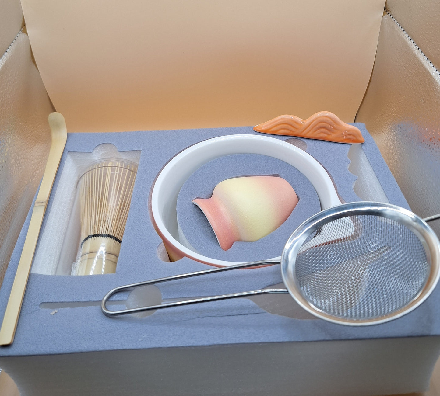 🍊✨ "Yoko no Nami" 陽光の波 – Vague de lumière - Kit de matcha 7 pièces