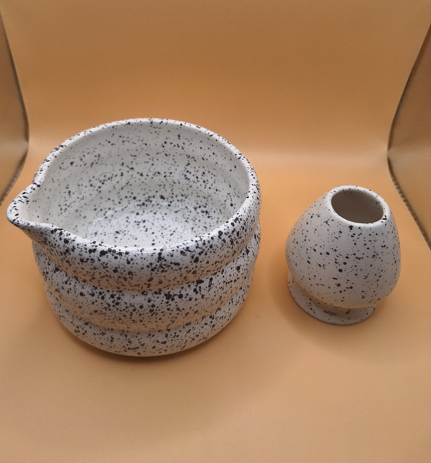 ⚪🐾 Set Matcha 2 pièces  “DoruDoru” ドルドル – Cœur Dalmatien