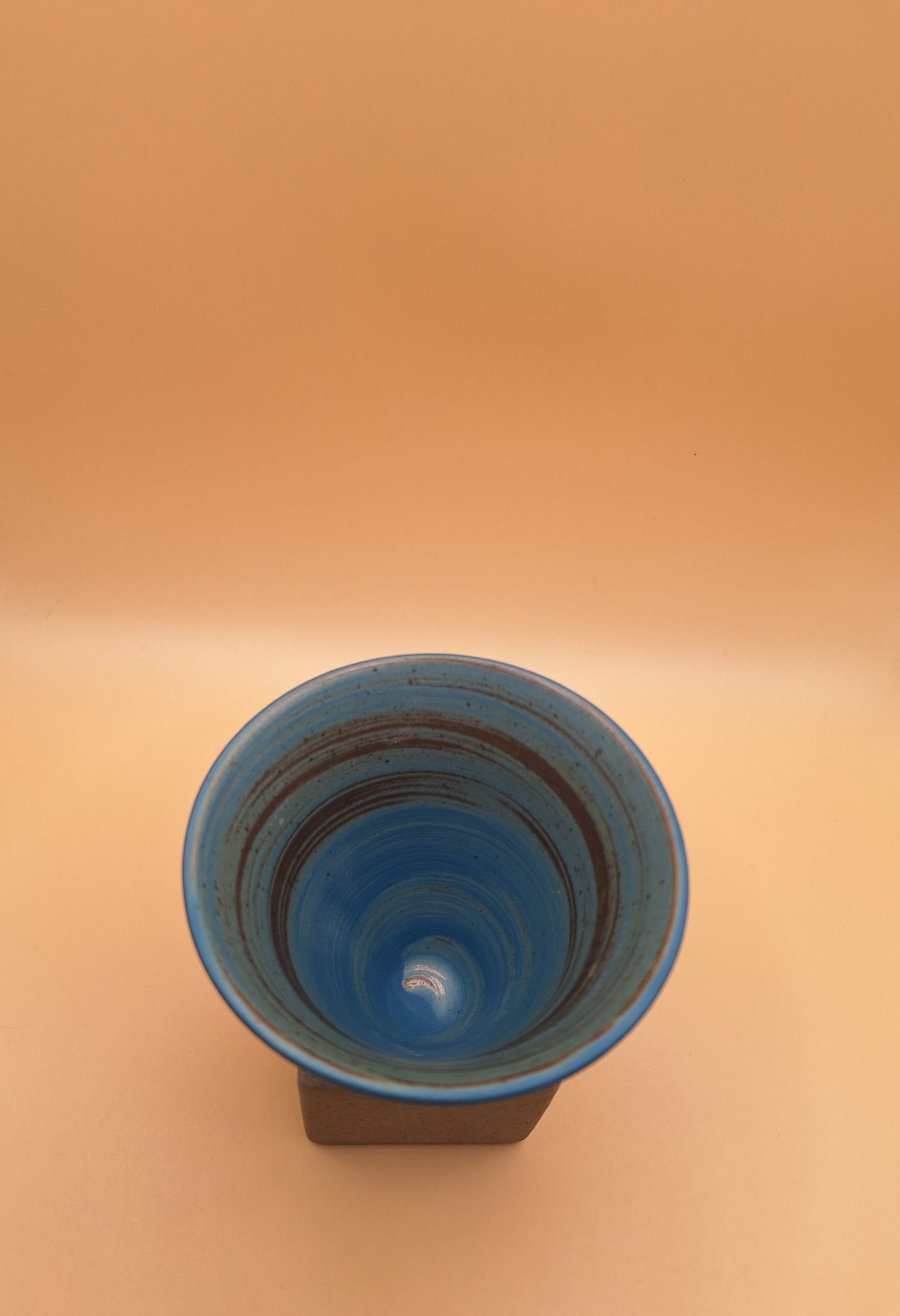 🌿 Magnifique Tasse à Café Conique en Céramique – Cyan & Marron – Avec Support -