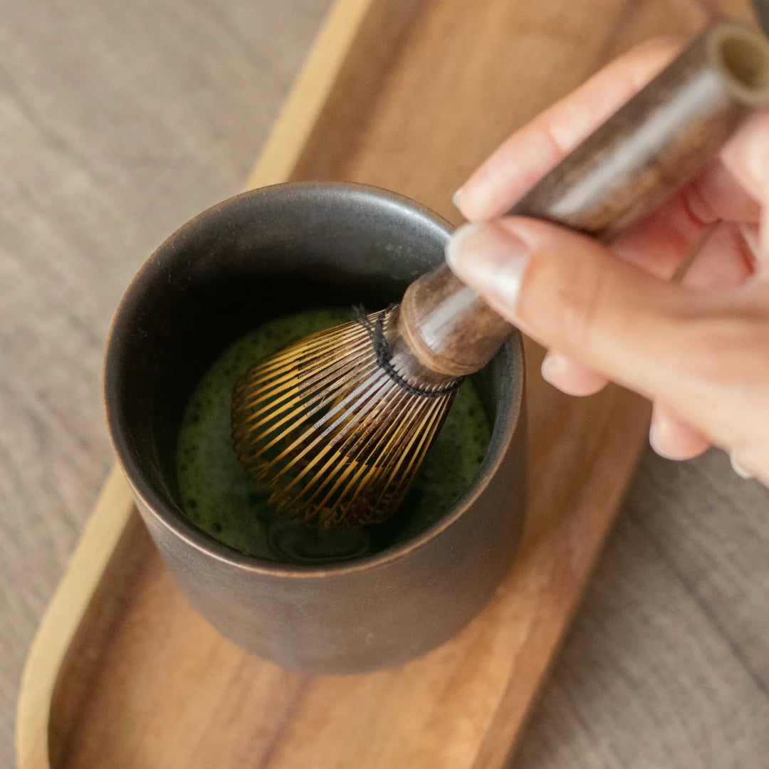 🌿✨ Fouet Chasen Long en Bambou – Manche Brun | Anatae ✨🌿
